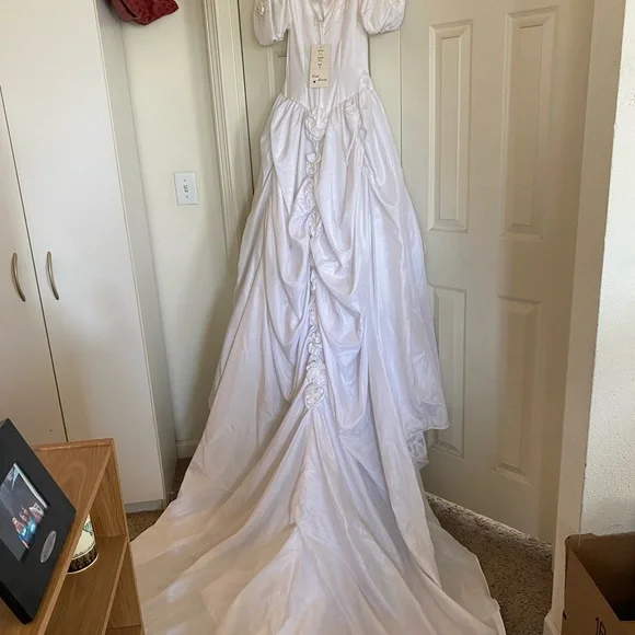 Vintage Lisa Marie wedding dress brand new - Picture 2 of 5